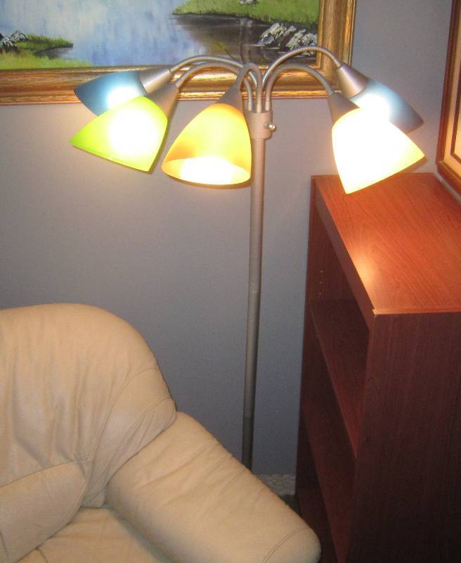lot 51 image: Lamp with 5 Shades