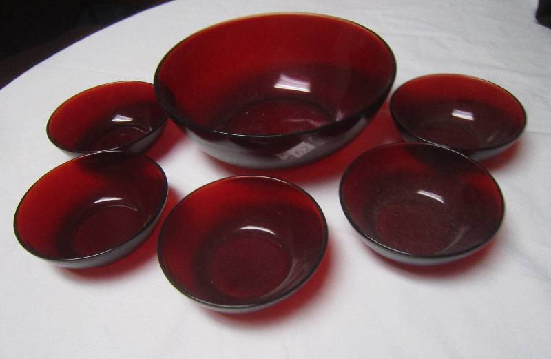 lot 62 image: Antique Cranberry Set - 1 Large Berry Bowl and 5 Small Bowls