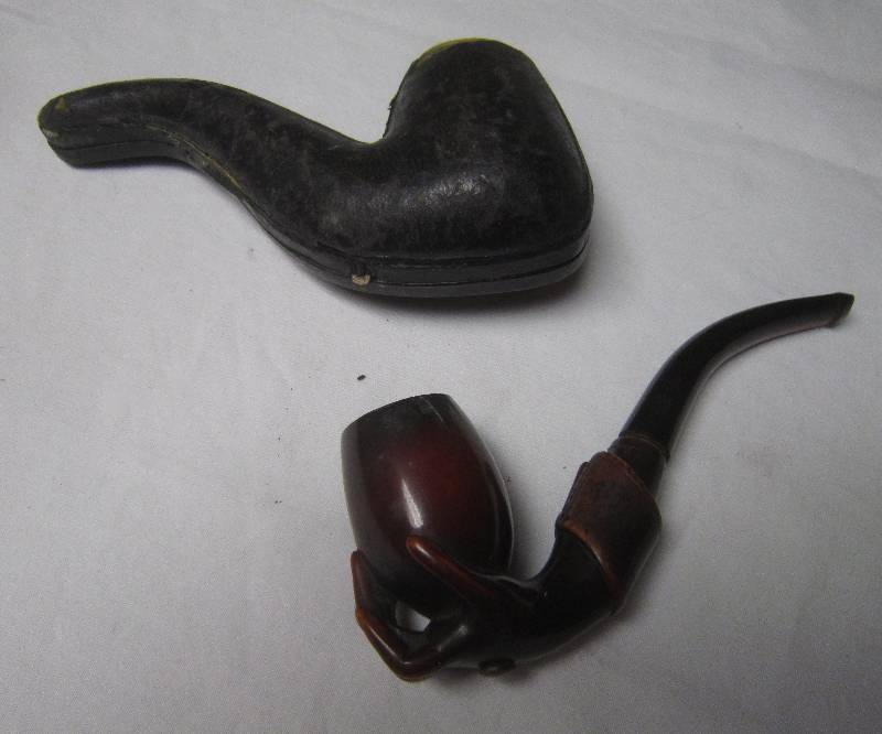 lot 66 image: Antique Pipe with Hand Holding it and Leather Velvet Case - Very Unique