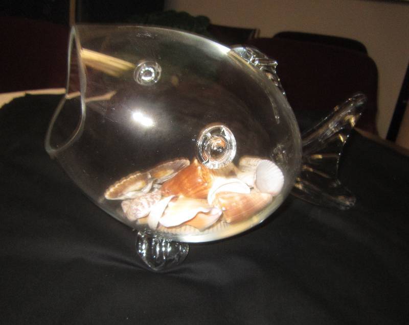 lot 78 image: Large Glass Fish Candy Holder 13L x 9H