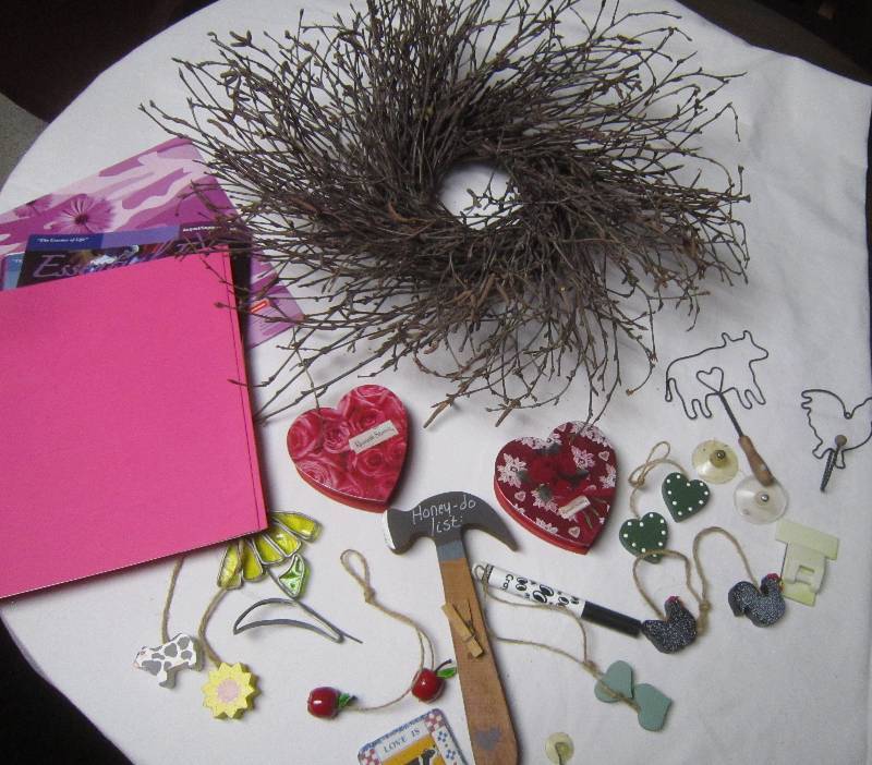 lot 85 image: LOT - Twig Wreath, Heart Boxes, Magazines & Wall Hangings