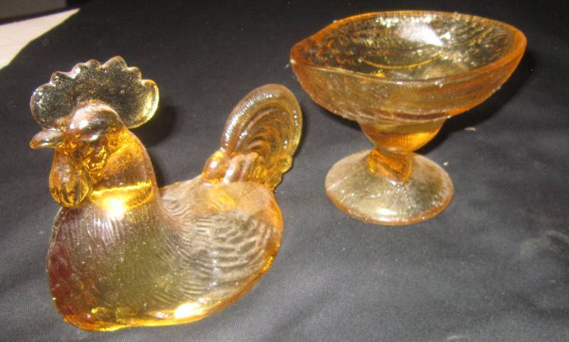 lot 91 image: Rooster Covered Candy Dish