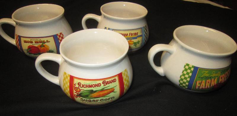 lot 92 image: LOT - 4 Band NEW Mugs