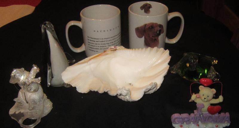lot 28 image: LOT - Seashell, Dachshund Mugs, Turtle, Bear, Penguin, ETC