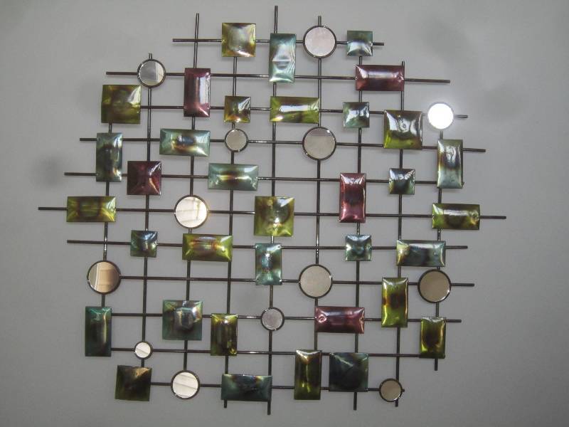 lot 104 image: Metal Wall Hanging Mirrored Pieces - Great