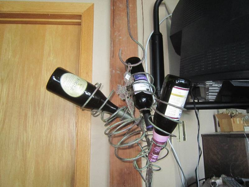 lot 33 image: Metal Wine Holder