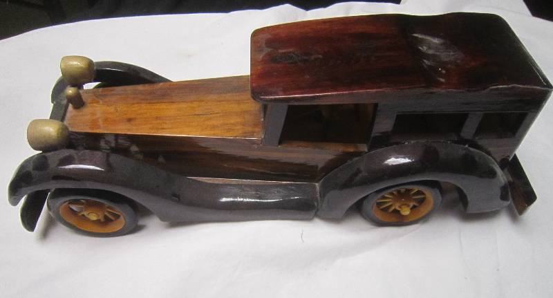 lot 128 image: Wooden Car 20 x 7