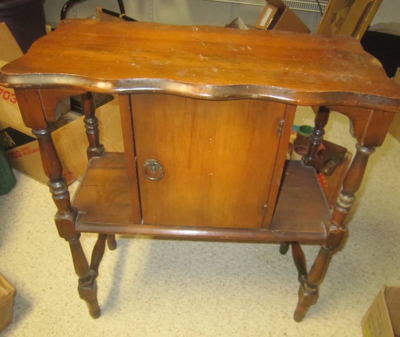 lot 152 image: Smokers Stand