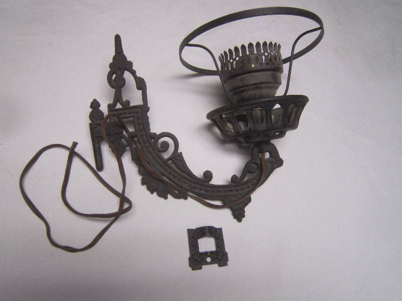 lot 156 image: Antique Cast Iron Hanging Wall Lamp