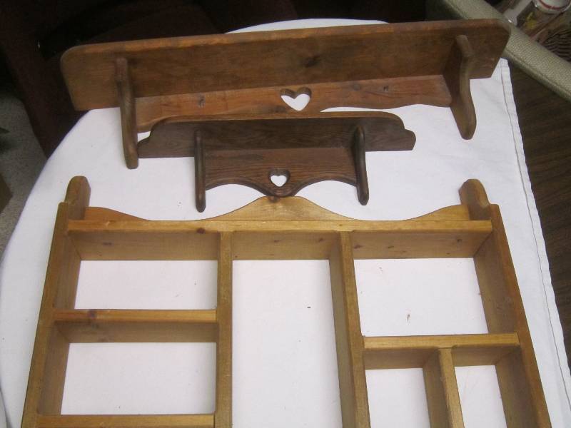 lot 164 image: LOT - 3 Wood Shelves