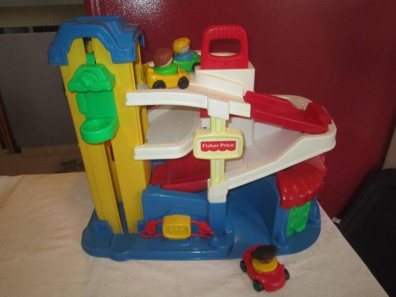 lot 185 image: Fisher Price Garage