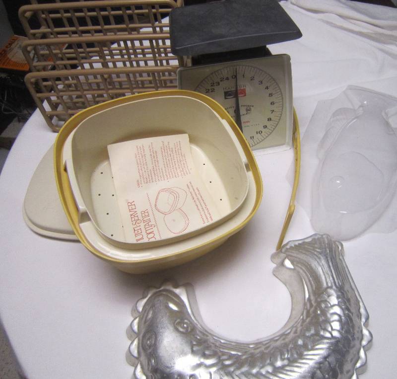 lot 208 image: LOT - Scale, Fish Mold, ETC