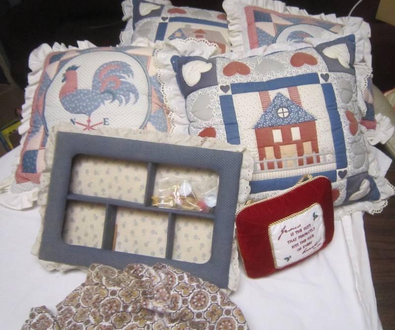 lot 211 image: LOT - Pillows, ETC