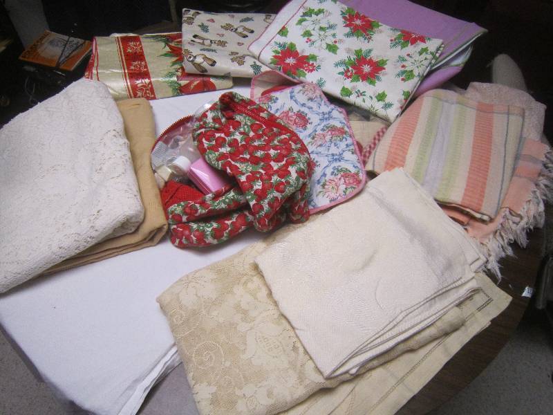 lot 214 image: LOT - Linens