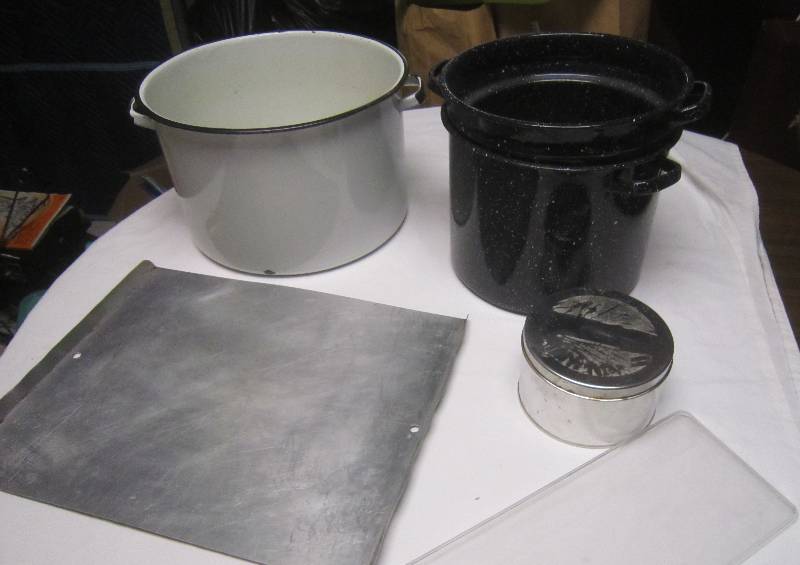lot 215 image: LOT - 2 Pots, Basket, Magazines, Thread, Misc
