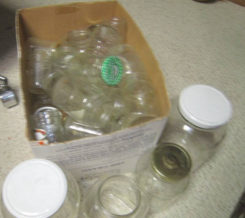 lot 221 image: LOT - Jars