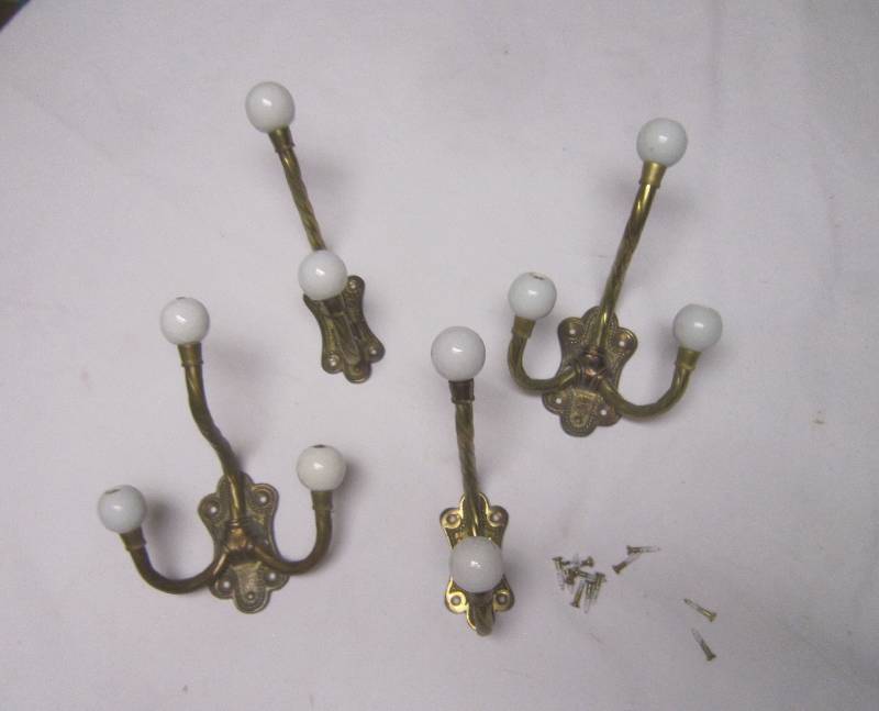 lot 222 image: LOT - Wall Hooks