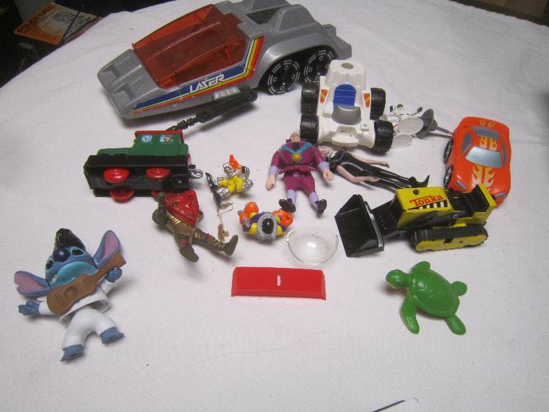 lot 227 image: LOT - Toys
