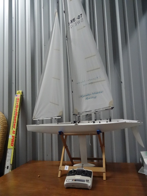 lot 3 image: Battery Operated Model Sail Boat 42