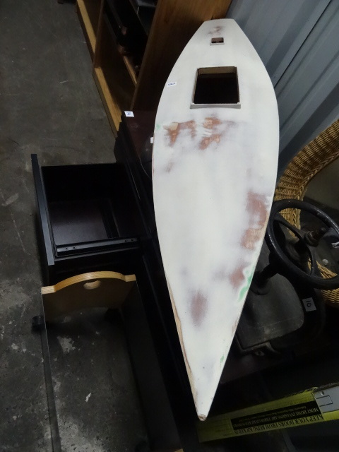 lot 8 image: 60 Sailboat Shell.