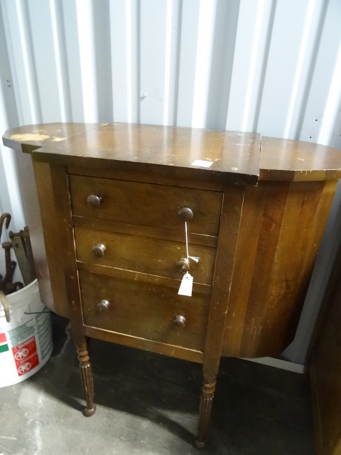 lot 29 image: Vintage Sewing Cabinet
