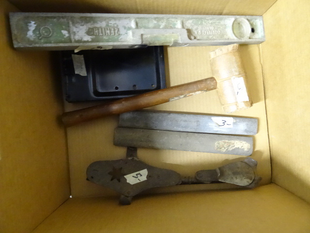 lot 32 image: Box of Misc Vintage Items, Hammer