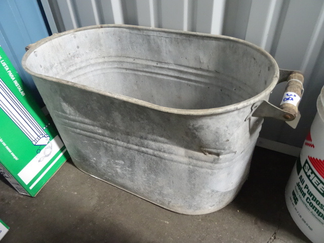lot 38 image: Vintage Galvanized Tub. 24 X 12 X 13