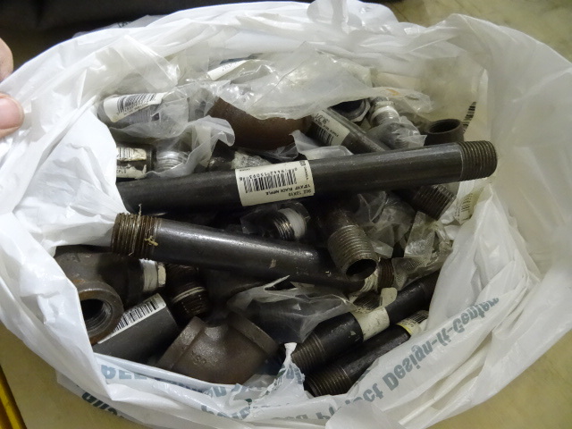 lot 59 image: Misc Black Pipe Fittings New