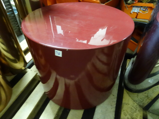 lot 70 image: Round Waiting Room Table