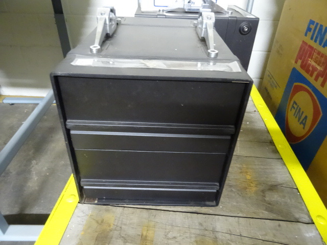 lot 77 image: Herman Miller 2 Drawer Cabinet