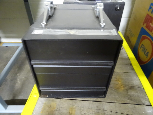lot 78 image: Herman Miller 2 Drawer Cabinet