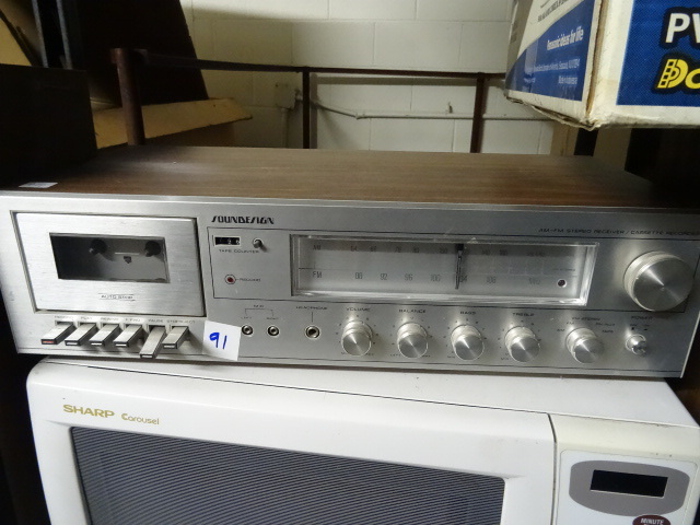 lot 91 image: Soundesign AM FM Stereo Receiver