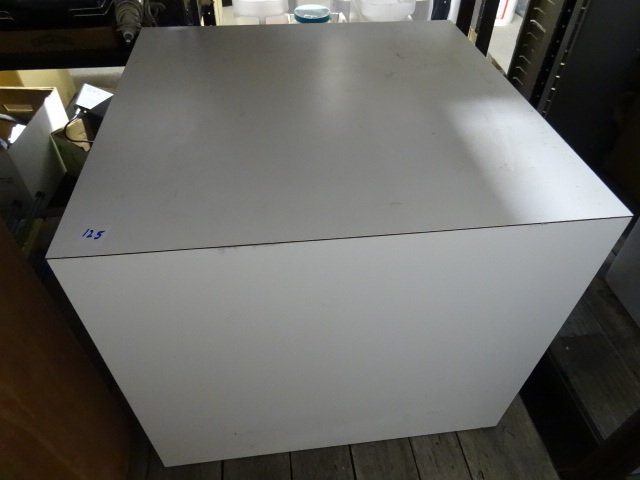lot 125 image: Laminate Waiting Room Cube