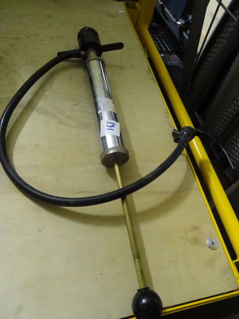 lot 131 image: Beer Keg Tapper