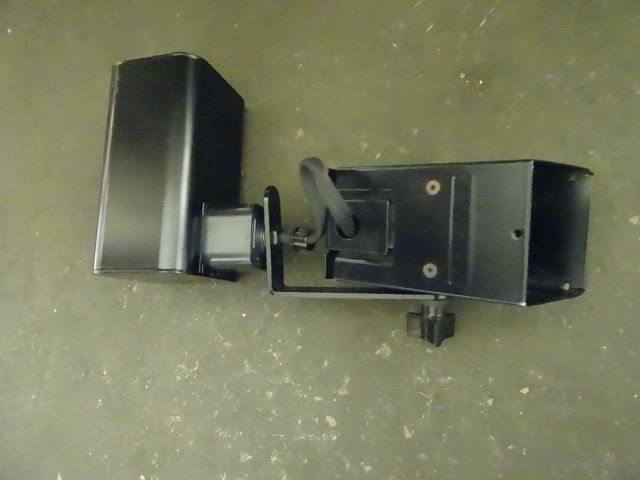 lot 135 image: Capri Track. Track Lights Qty 6