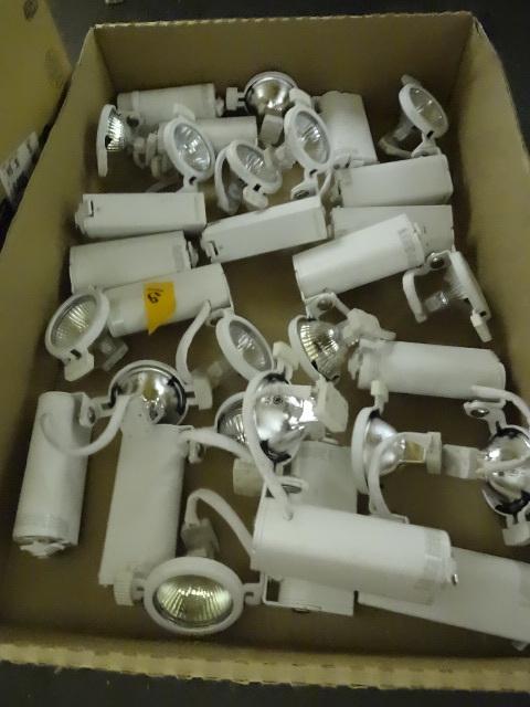 lot 137 image: Light Oiler Track Lights Qty 16