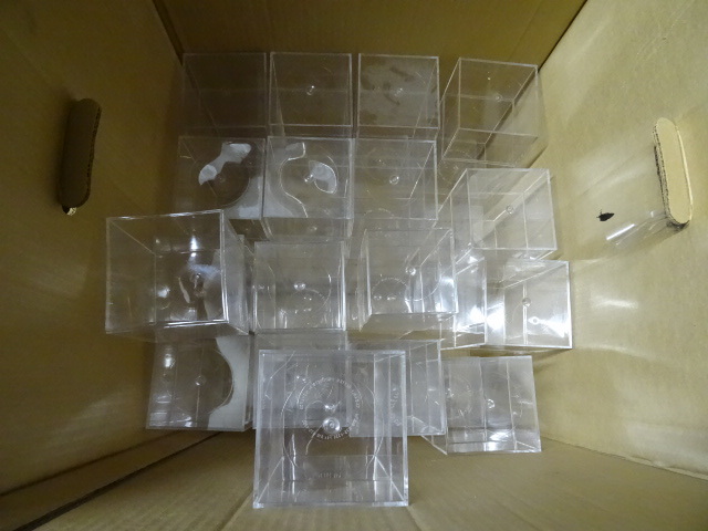 lot 139 image: Plastic Cases for Beanie Babies