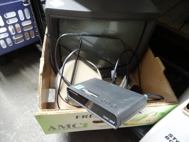 lot 146 image: Magnavox Color TV with Remote