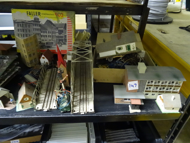 lot 147 image: Vintage Rail Road Accessories