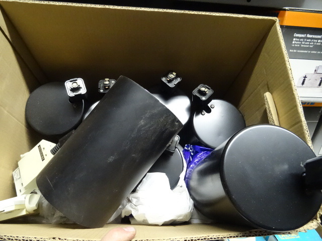 lot 171 image: 9 Ceiling Track Lights