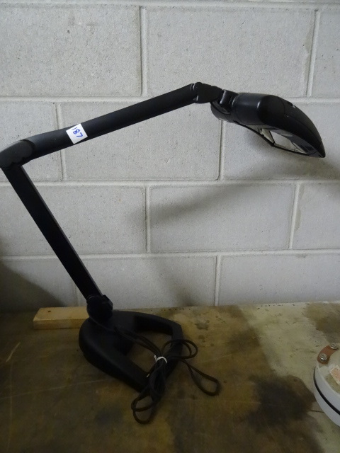 lot 189 image: Luxo Weighted Base Desk Lamp