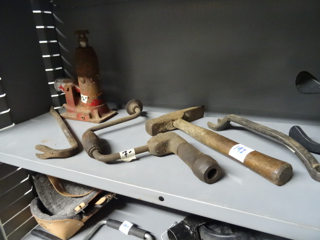 lot 192 image: Misc Vintage Tools
