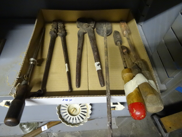 lot 197 image: Misc Vintage Tools