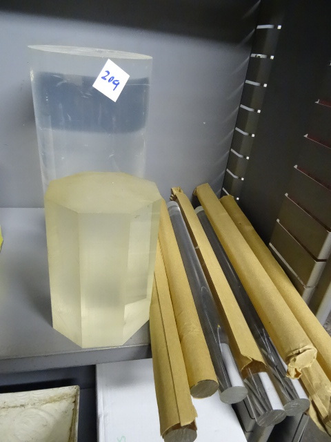 lot 209 image: Misc Plexiglas Rodd