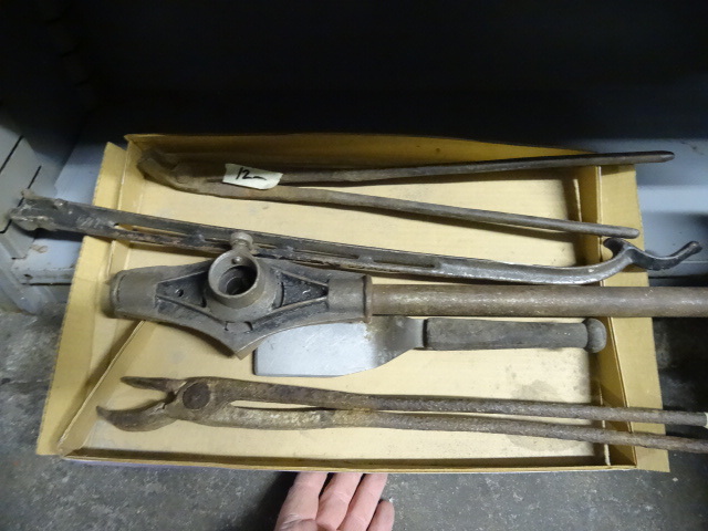 lot 228 image: Misc Vintage Tools