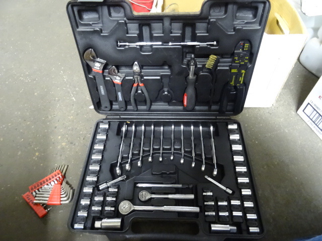 lot 231 image: Durabilt Tool Kit, Looks Complete