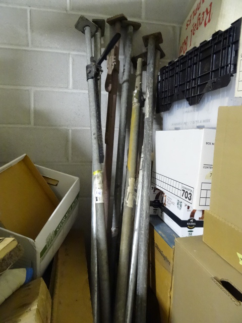 lot 242 image: 7 Load Bars