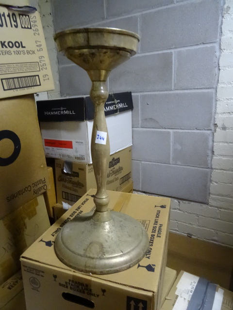 lot 244 image: Brass Flower Pot Holder