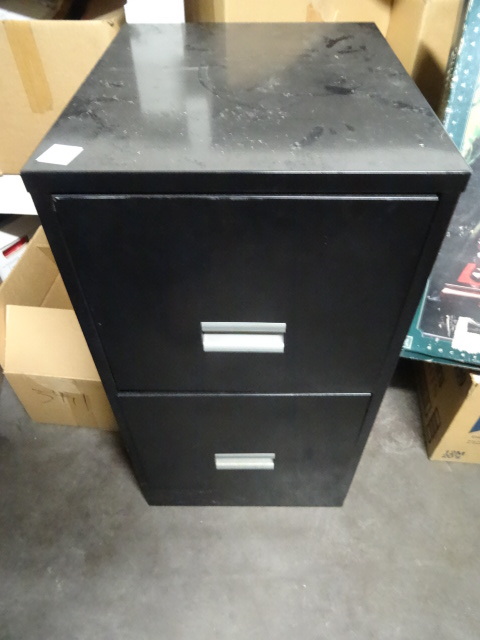 lot 255 image: 15 Metal 2 Drawer File Cabinets