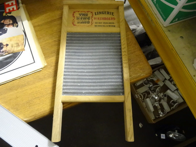 lot 273 image: Zin King Lingerie Wash Board